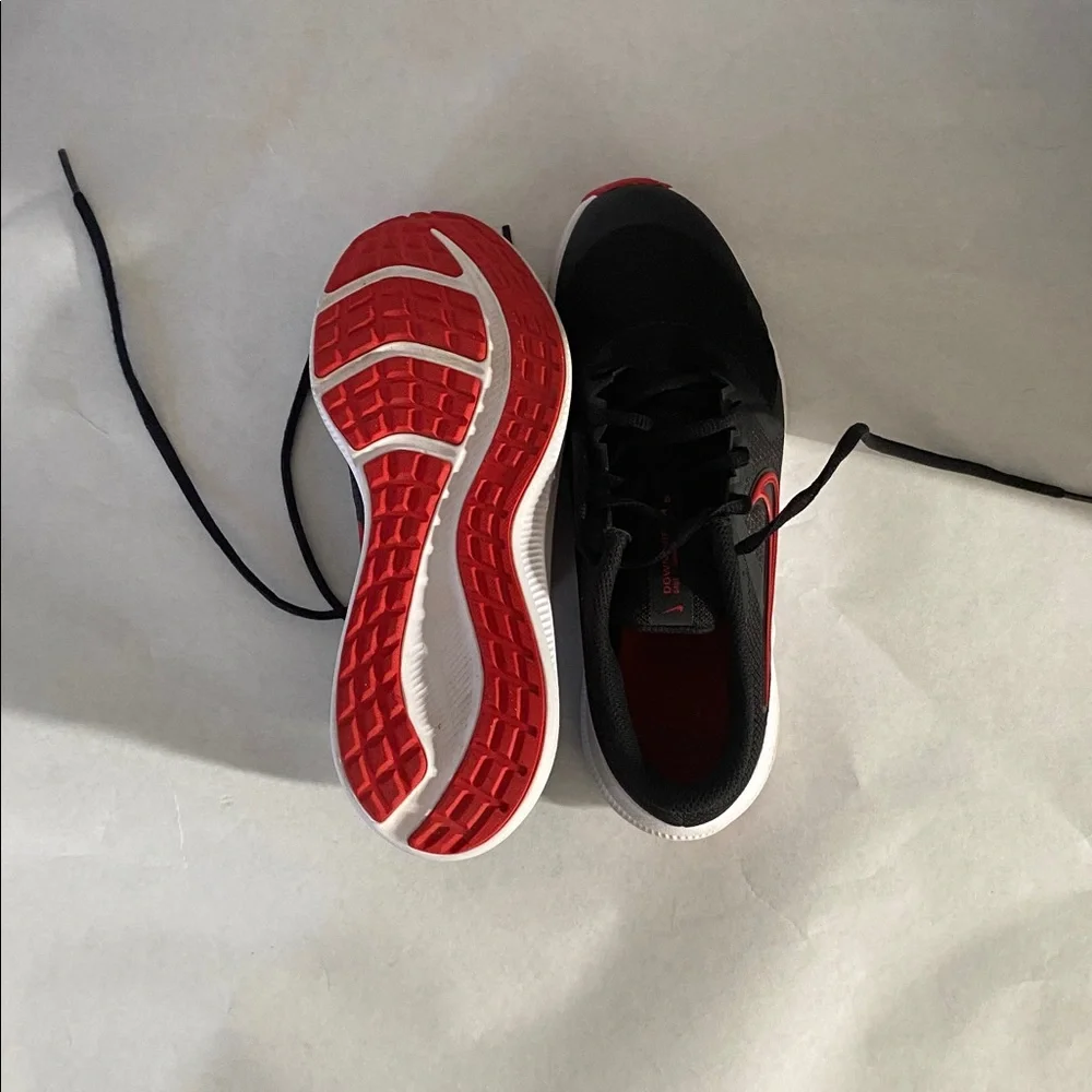 Nike Black and Red Running Sneakers - Picture 5 of 7